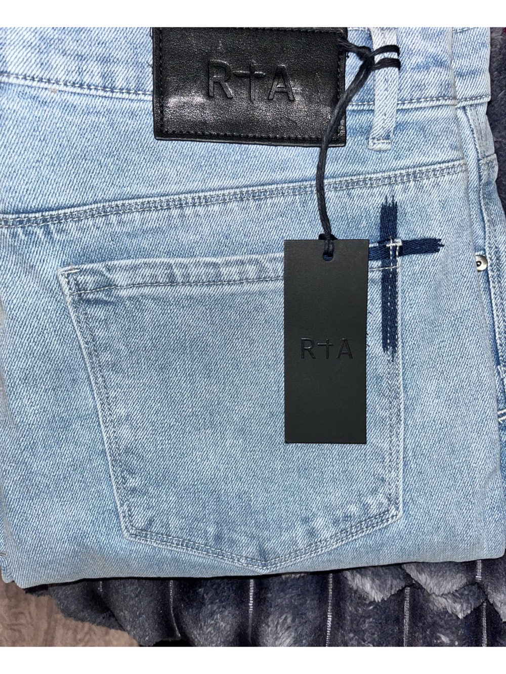 RtA nwt Light Wash Slim Men’s 32 Jeans with White Embroidered Logo